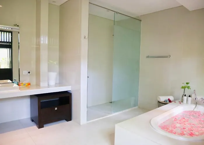 Mertasari 10c 4 Bedroom With Swimming Pool! *